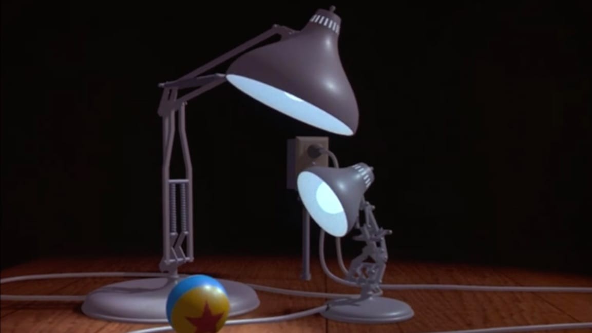 A primeira vez em que a luminária e a bola apareceram foi em um curta intitulado Luxo Jr.  (Foto: Pixar / Reprodução)