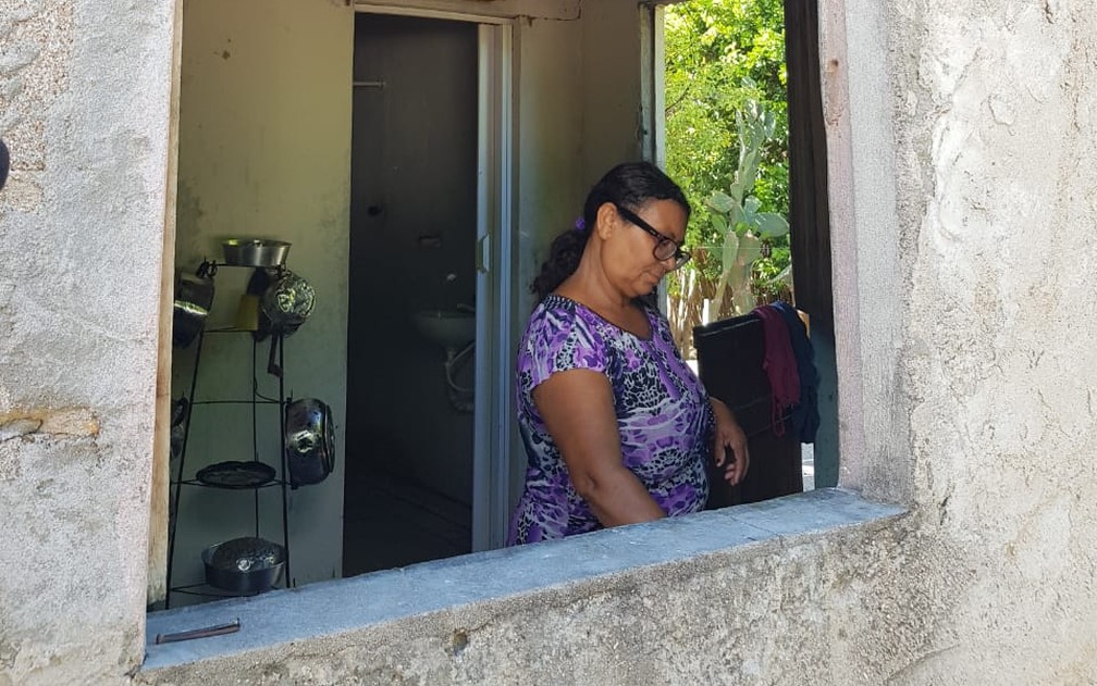 O projeto de recuperação da caatinga levou mudanças para dentro das casas. Dona Marly foi uma das beneficiadas — Foto: Hellen Santos/TV Globo