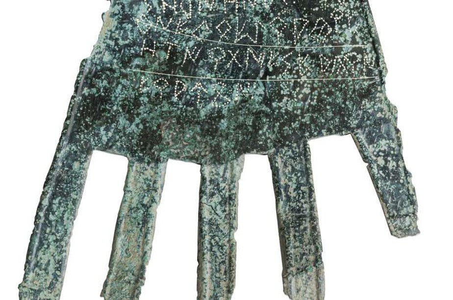 Inscrições em mão de bronze podem revelar passado do idioma basco