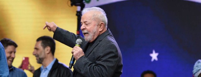 Lula no Paraná: fala contraria à participação das Forças Armadas na apuração da eleição — Foto: Denis Ferreira Netto