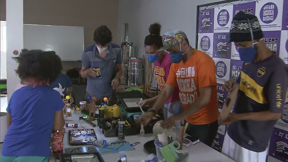Neste sábado, aula foi em comunidade de Belo Horizonte — Foto: Reprodução/TV Globo
