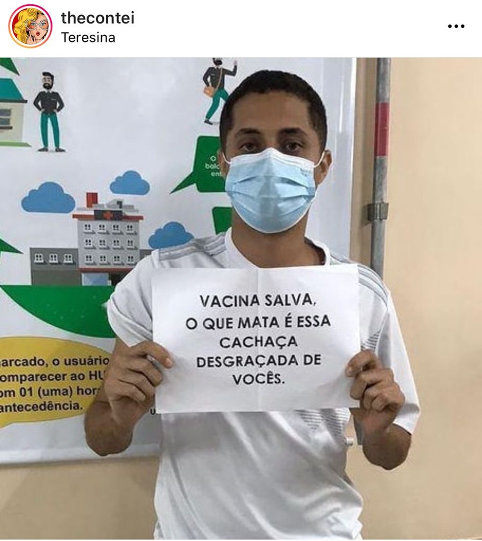 'Vacina salva! O que mata é...': plaquinha na hora da vacinação contra Covid-19 vira meme em Teresina — Foto: Reprodução