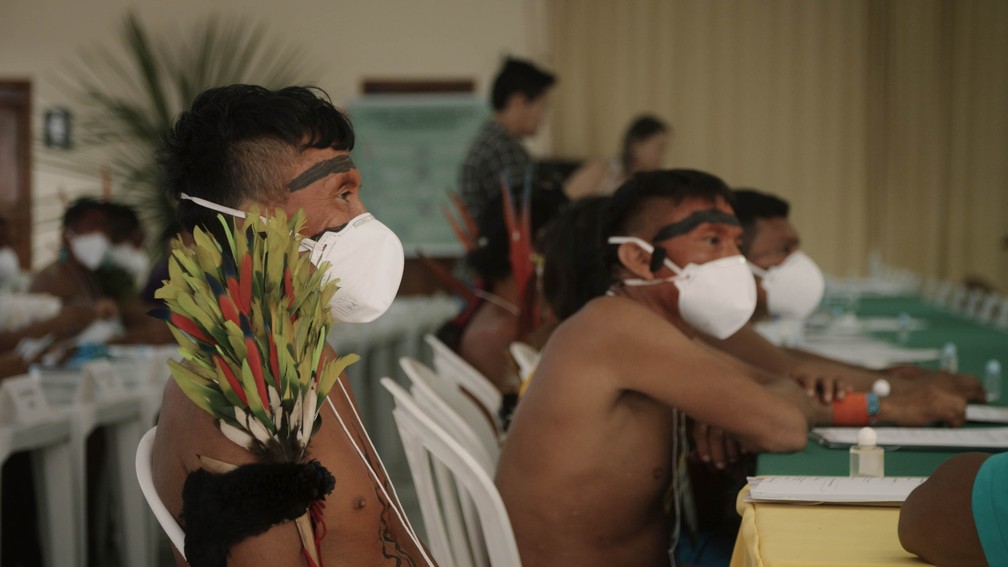 Dados do relatório indicam que um em cada três Yanomami já pode ter sido contaminado pelo novo coronavírus  — Foto: Pieter Van Eecke/Clin d'Oeil Films