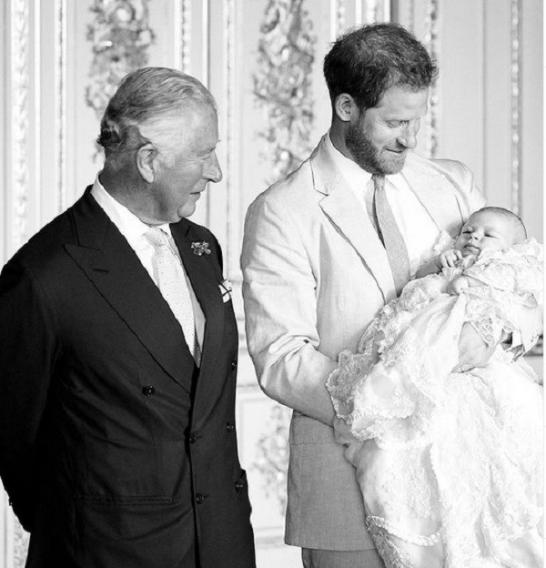 A foto compartilhada na conta oficial do Príncipe Charles no Instagram parabenizando o neto Archie, filho do Príncipe Harry com a atriz Meghan Markle, por seu aniversário de dois anos (Foto: Instagram)