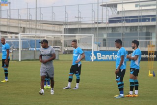 Grêmio treina com reservas, e Roger mantém dúvida sobre substituto de Bolaños contra o San Lorenzo