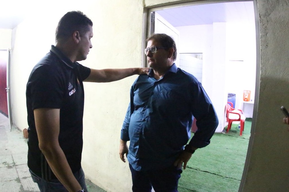 ApÃ³s incidente, Guto foi ao vestiÃ¡rio do Sport falar com Claudinei (Foto: Williams Aguiar / Sport)