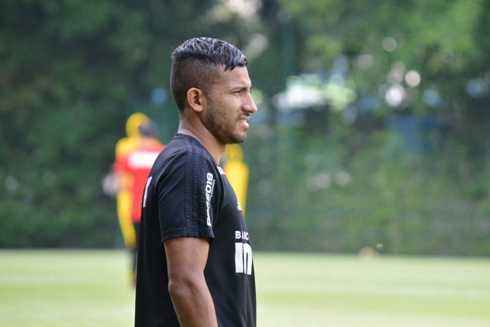 Rojas n&atilde;o joga h&aacute; um ano e meio pelo S&atilde;o Paulo &mdash; Foto:  &Eacute;rico Leonan / saopaulofc.net