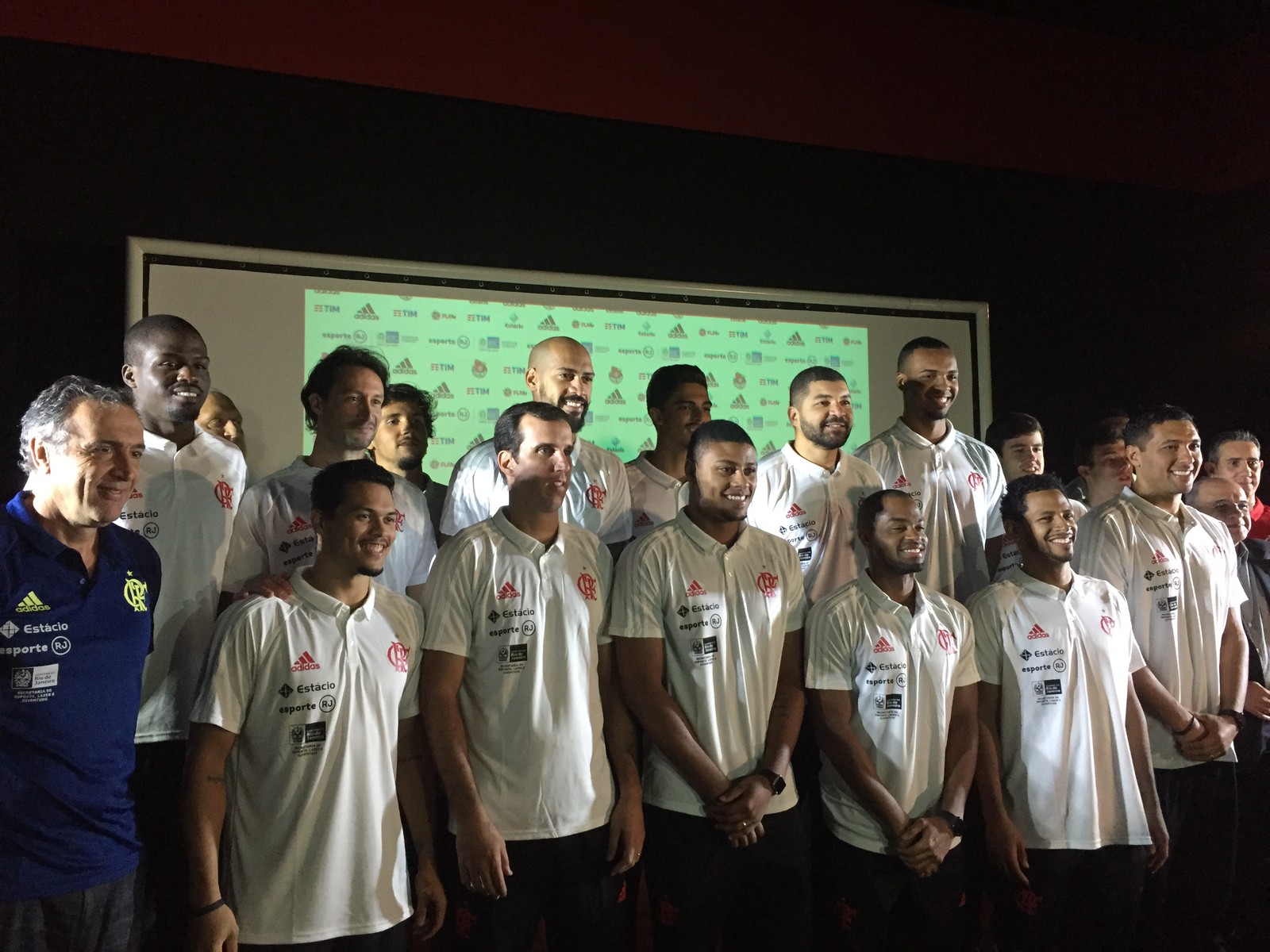 Fla apresenta elenco do basquete para 2017/18