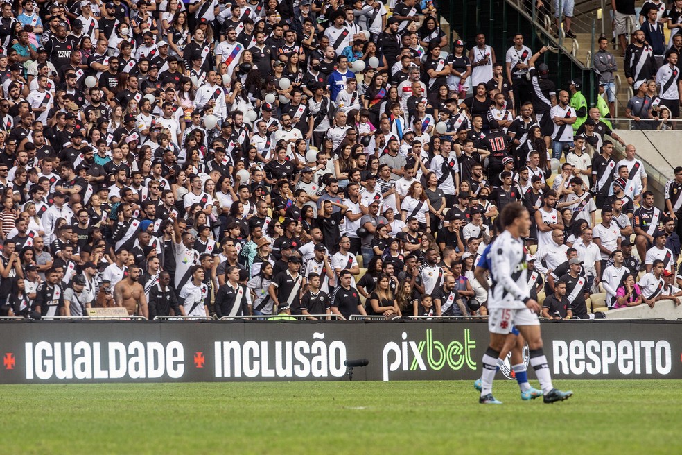 Torcida do Vasco no Maracan� na partida contra o Cruzeiro � Foto: Daniel Ramalho / CRVG