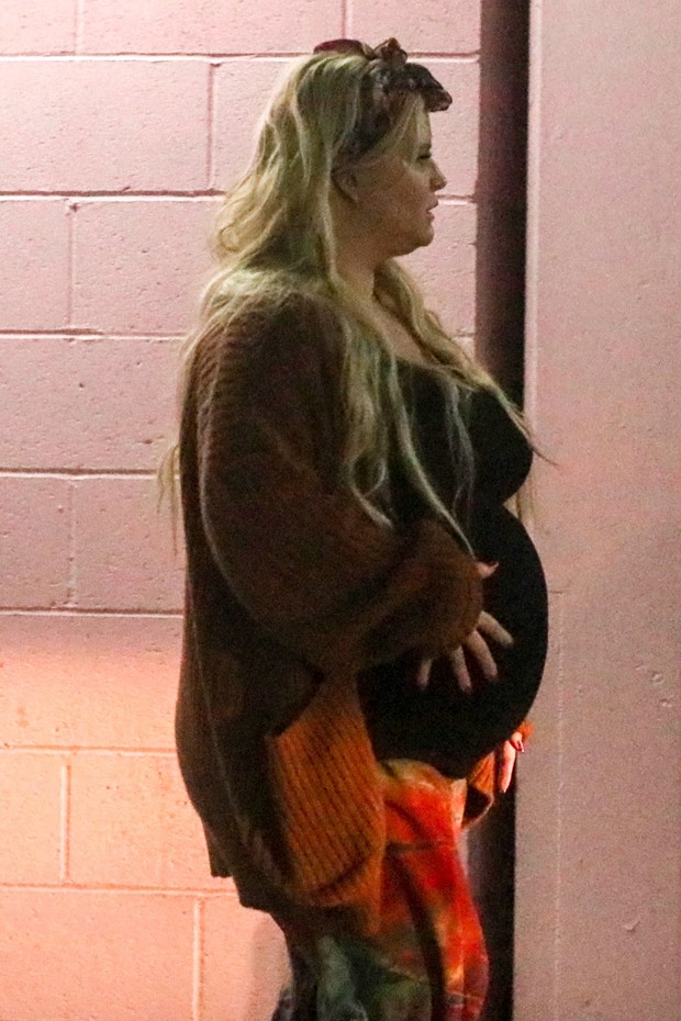 Jessica Simpson: gravidez avançada (Foto: Backgrid)