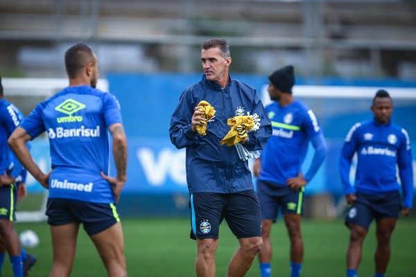 Grêmio sofre 65 dos gols do ano no segundo tempo e tenta estancar problema com Mancini