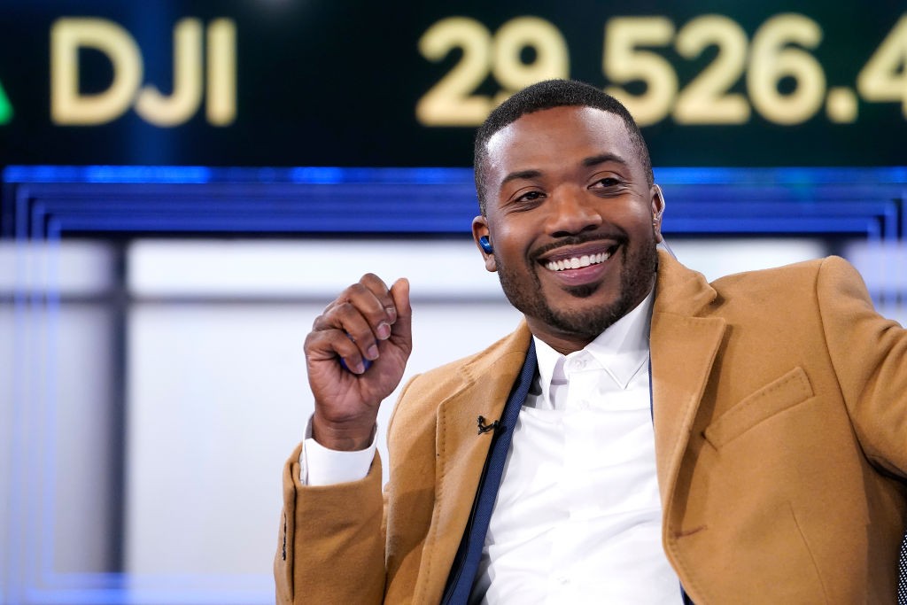NEW YORK, NEW YORK - FEBRUARY 12: Ray J speaks with anchor Charles Payne during "Making Money" at Fox Business Network Studios on February 12, 2020 in New York City. (Photo by John Lamparski/Getty Images) (Foto: Getty Images)