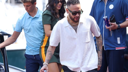 Neymar Jr. é criticado por postura com namorada grávida em evento