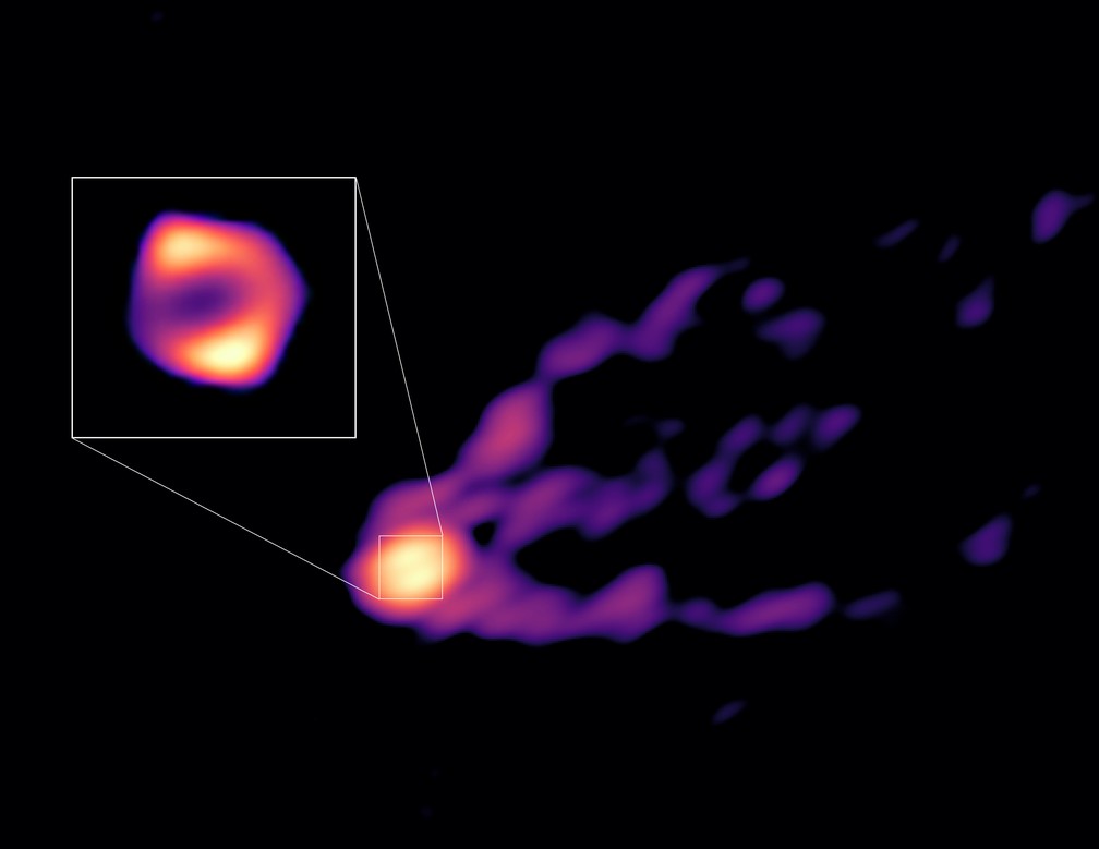 O buraco negro M87* lançado ao espaço um poderoso jato de matéria. — Foto: R.-S. Lu (SHAO), E. Ros (MPIfR), S. Dagnello (NRAO/AUI/NSF)
