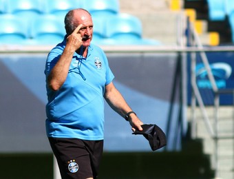 Receita Douglas: Grêmio prefere perfil barato e confia no poder de Felipão
