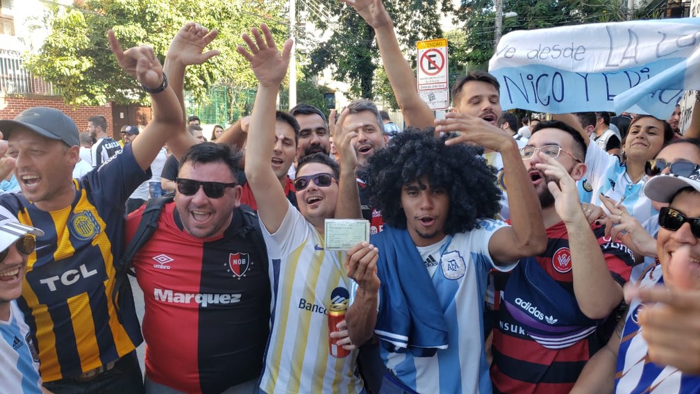Diego Armando, xodó de Maradona, virou sensação entre os argentinos — Foto: Thiago Benevenutte / GloboEsporte.com
