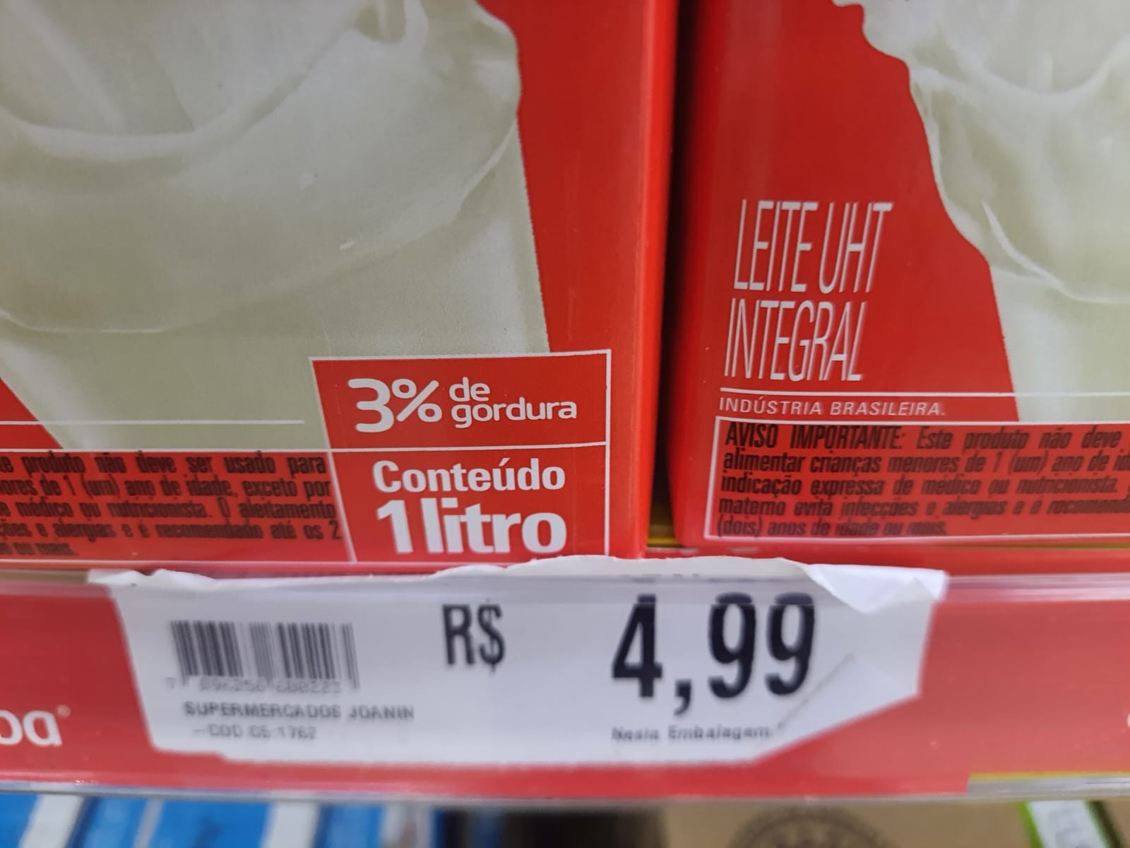 Oferta de leite em supermercado no ABC Paulista (Foto: Editora Globo)
