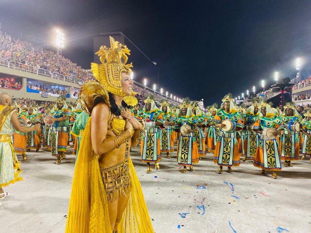 Veja o desfile da rainha Paolla Oliveira em FOTOS Carnaval 2020 no
