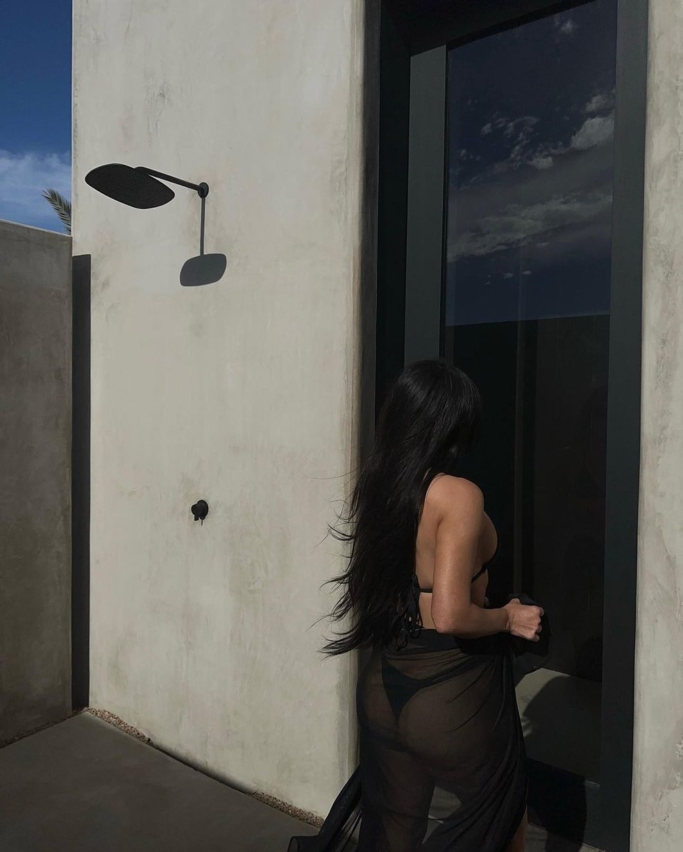Kim Kardashian exibe curvas   &mdash; Foto:   Reprodu&ccedil;&atilde;o/Instagram