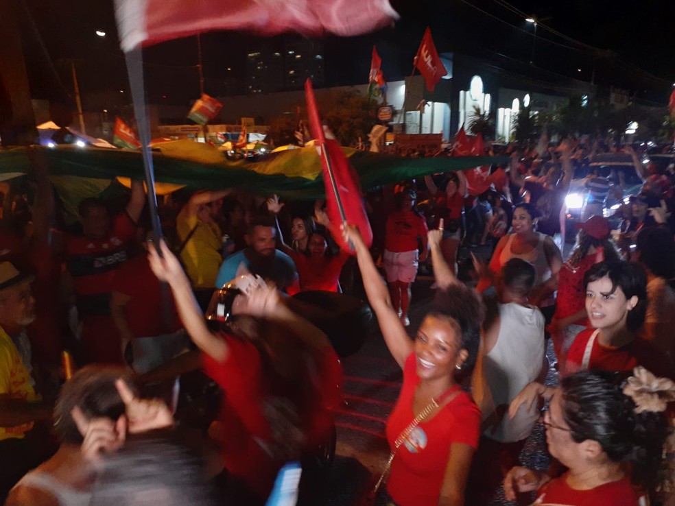 Festa dos eleitores do presidente eleito Lula em Natal — Foto: Sérgio Henrique Santos/Inter TV Cabugi