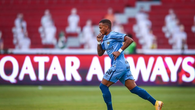 Léo Pereira comemora o gol do Grêmio contra a LDU