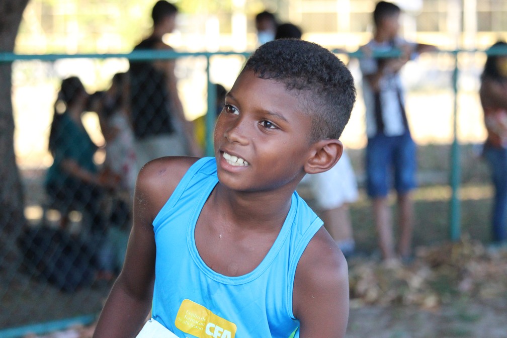 Gustavinho, de 11 anos, após chegar as finais na categoria sub-16 — Foto: Emanuele Madeira