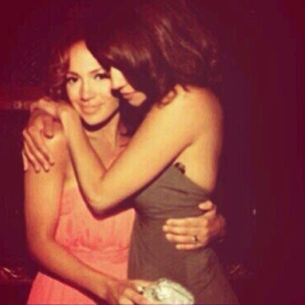 Jennifer Lopez e a irmã caçula, Lynda (Foto: Reprodução/Instagram)