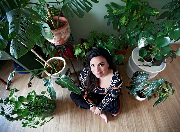 “As plantas nos mostram a essência dos ciclos e que tudo tem um tempo para acontecer.” Bianca de Castro, jornalista e publicitária (Foto: Chris Tex / Divulgação)