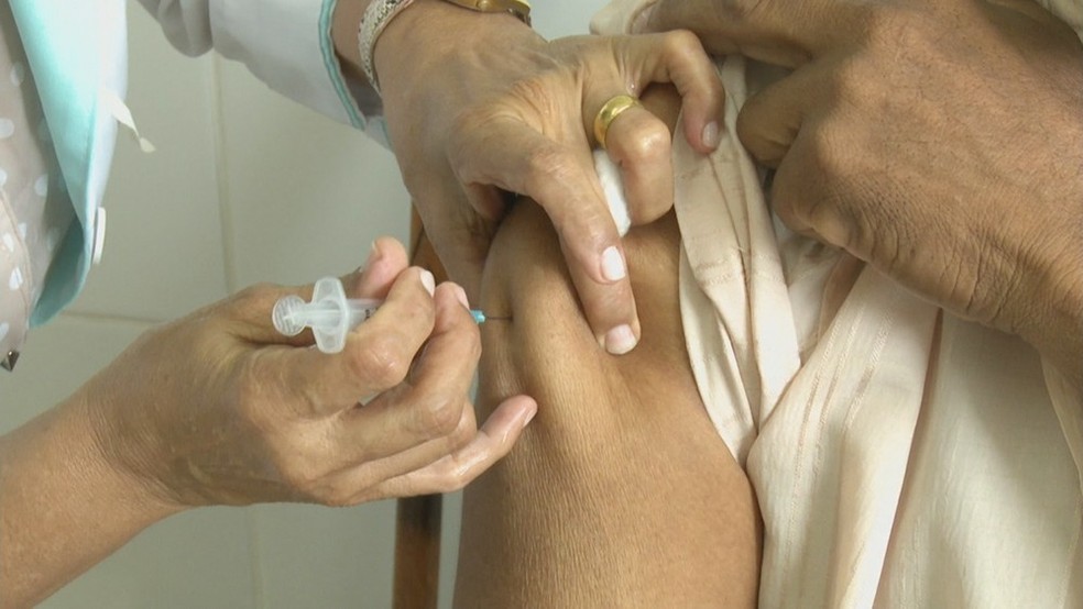 Campanha segue atÃ© dia 31 de maio e deve imunizar 90% do grupo prioritÃ¡rio â€” Foto: ReproduÃ§Ã£o Rede AmazÃ´nica