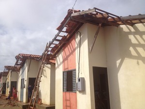 Maior parte das casas atingidas pertence ao Conjunto Habitacional Mestre Oscar Santos (Foto: Dyepeson Martis/G1)