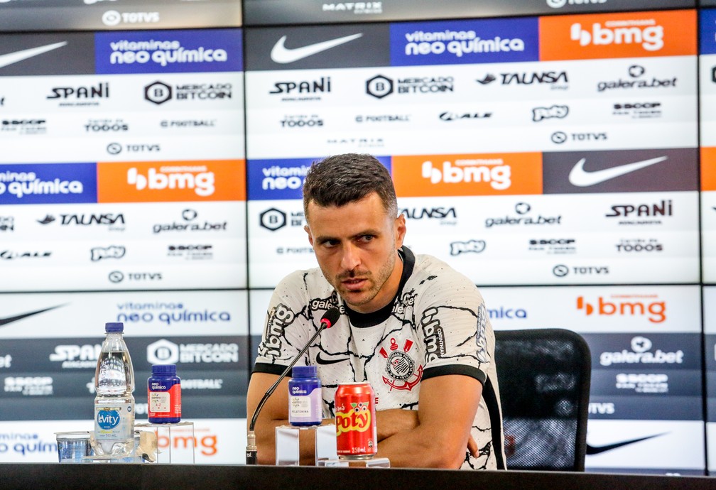 Júnior Moraes é apresentado no Corinthians — Foto: Rodrigo coca/Agência Corinthians