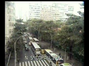 Rio de Janeiro Protesto de taxistas em Copacabana complicou tráfego  (Foto: Reprodução/ CET-Rio)
