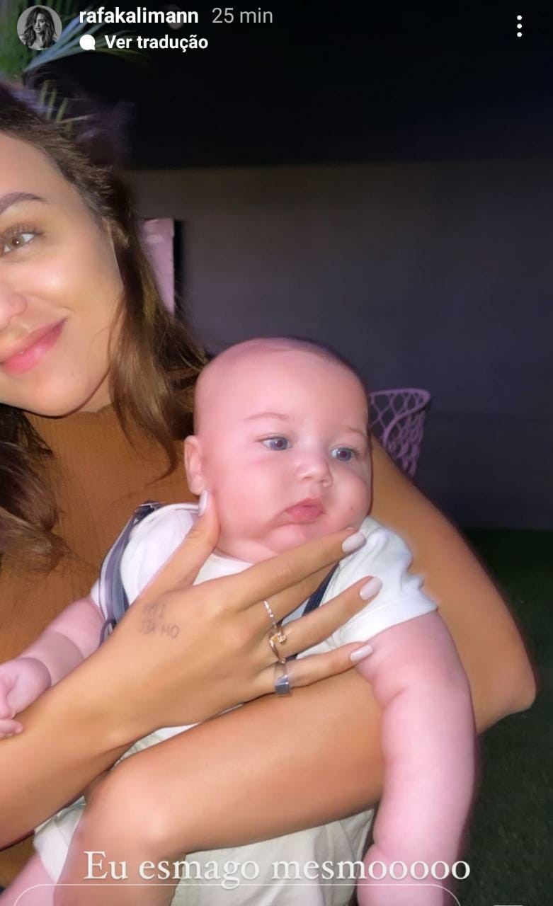 Rafa Kalimann posa com bebês e cita desejo de ser mãe (Foto: Reprodução/Instagram)
