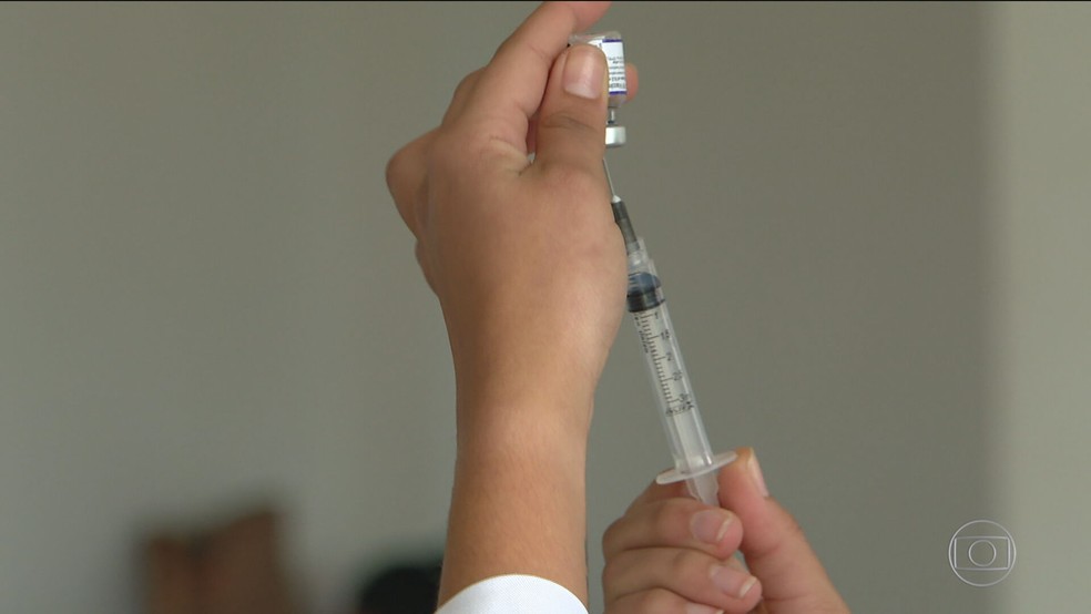 Vacinação em posto do Rio de Janeiro — Foto: Reprodução/ TV Globo