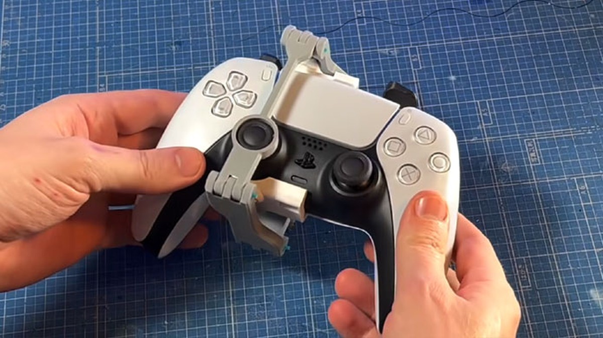 Adaptador para DualSense impresso em 3D permite jogar PS5 com uma mão