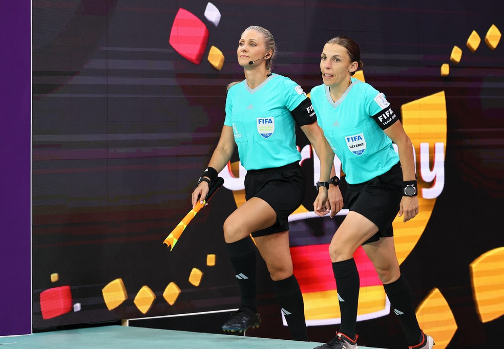 Stephanie Frappart e Neuza Ines Back; Copa do Mundo — Foto: REUTERS/Wolfgang Rattay