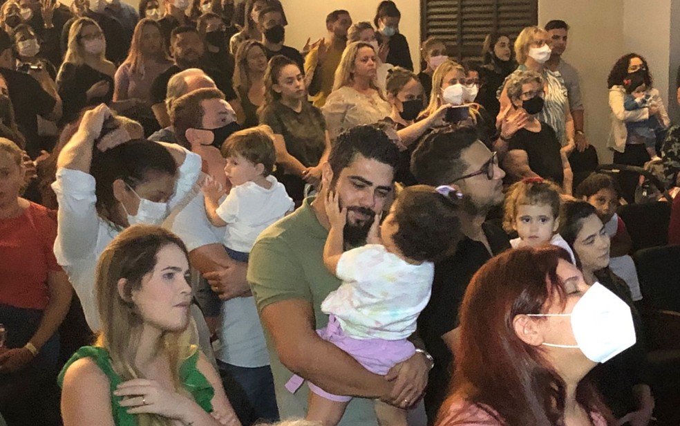 Henrique e Juliano participam de culto em homenagem a Marília Mendonça, em Goiânia — Foto: Danielle Oliveira/G1 
