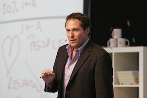 O consultor e palestrante Stephen M. Shapiro, autor de “Não Elogie o Funcionário Por Fazer Bem o Seu Trabalho” (Foto: Reprodução Internet)