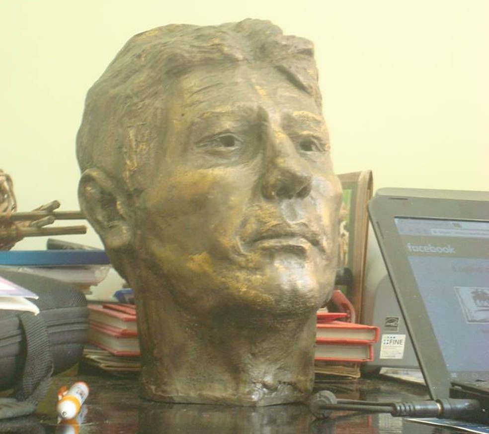 Busto de Renato demorou cerca de 15 dias para ficar pronto (Foto: Arquivo Pessoal)