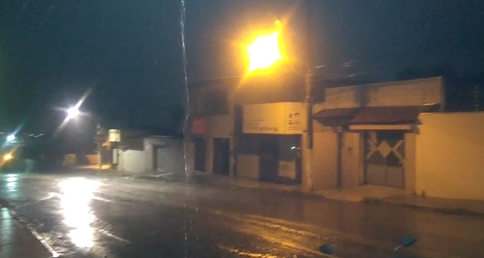 Chuva no município do Crato. Região do Cariri também recebeu boas chuvas. — Foto: Biana Alencar/TV Verdes Mares Cariri