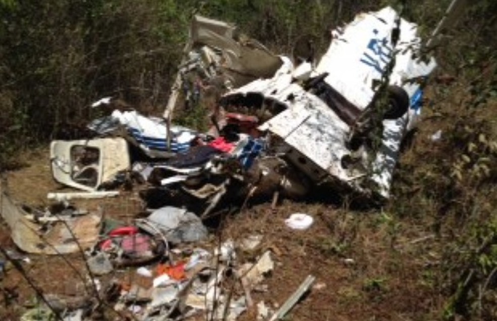 Situação de avião que caiu e matou 5 pessoas em Caldas Novas era regular — Foto: Reprodução/TV Anhanguera