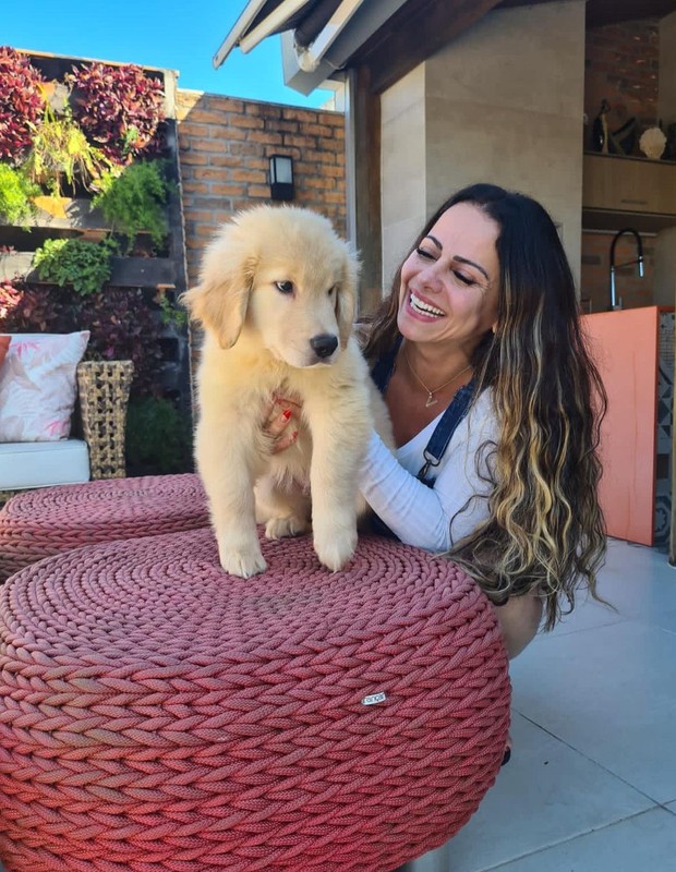 Viviane Araujo posa com seu cachorro (Foto: Reprodução/Instagram)