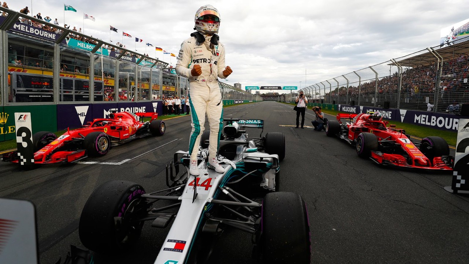 Hamilton deslancha no fim e conquista a pole position com recorde na Austrália