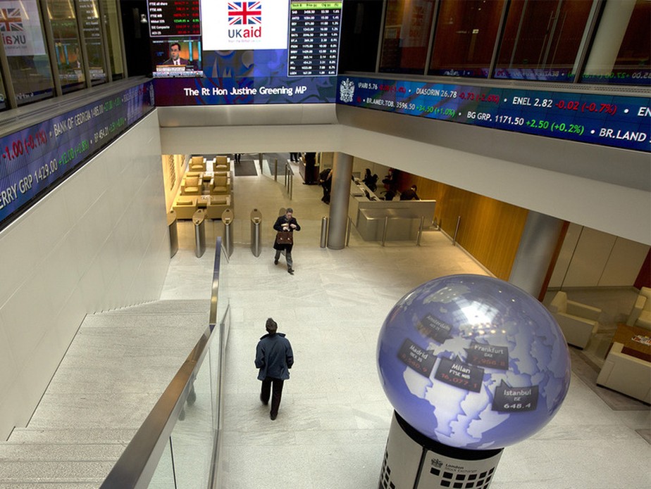 Bolsas da Europa fecham em alta, seguindo otimismo de Wall Street