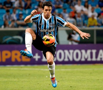 Kleber consegue liberação do Grêmio na Justiça e pode jogar em outro clube