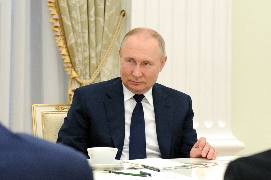 O presidente russo, Vladimir Putin, se reúne com os vencedores da competição Líderes da Rússia, o principal projeto do país