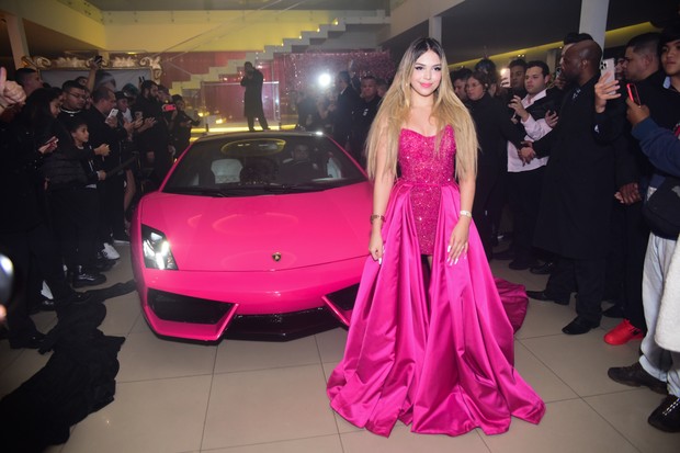 Melody ganha carro de luxo em sua festa de 15 anos (Foto: Leo Franco/AgNews)