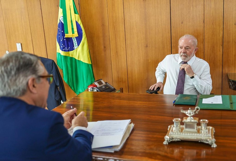 Lula despacha com ministro de Relações Institucionais, Alexandre Padilha, no Palácio do Planalto — Foto: Ricardo Stuckert/PR