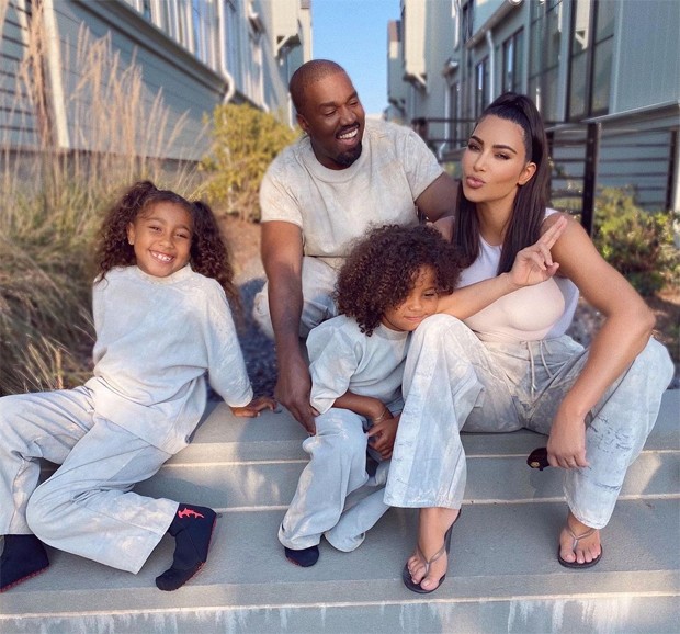 Kanye West, Kim Kardashian e os filhos, North e Saint (Foto: Reprodução / Instagram)