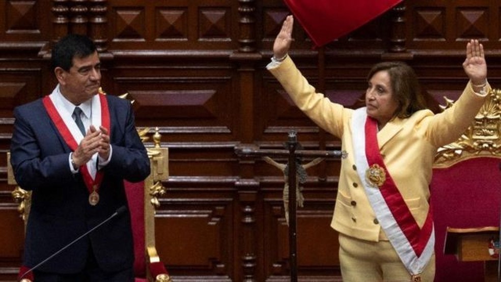 Dina Boluarte é a primeira mulher presidente do Peru — Foto: AFP